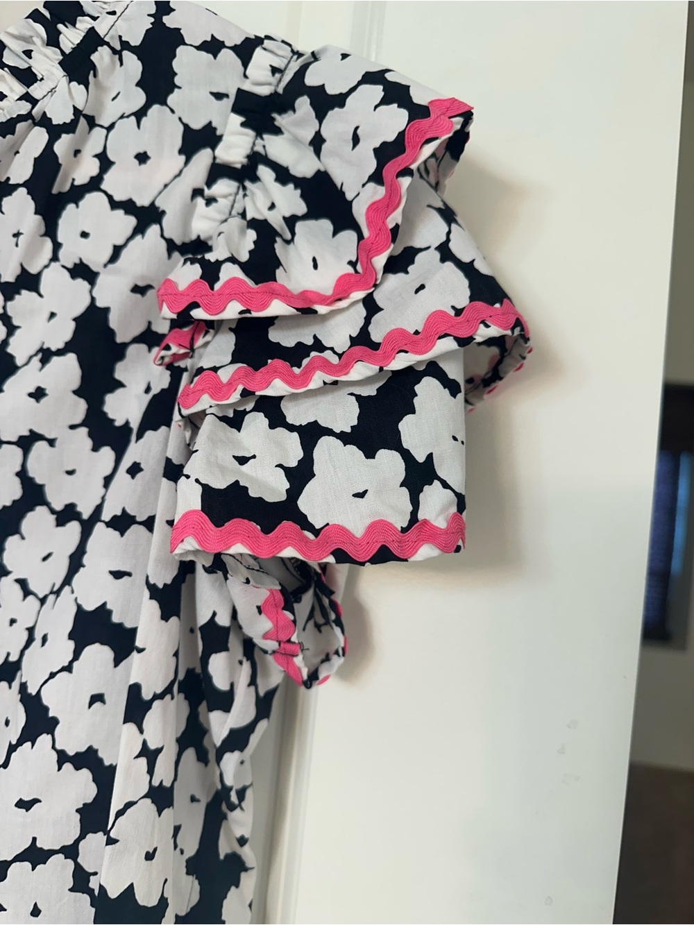 Black & White Floral Puff Sleeve Blouse with Pink Trim - Picture 7 of 10